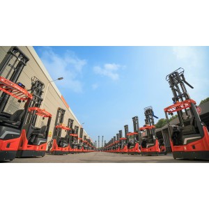 Reach trucks
